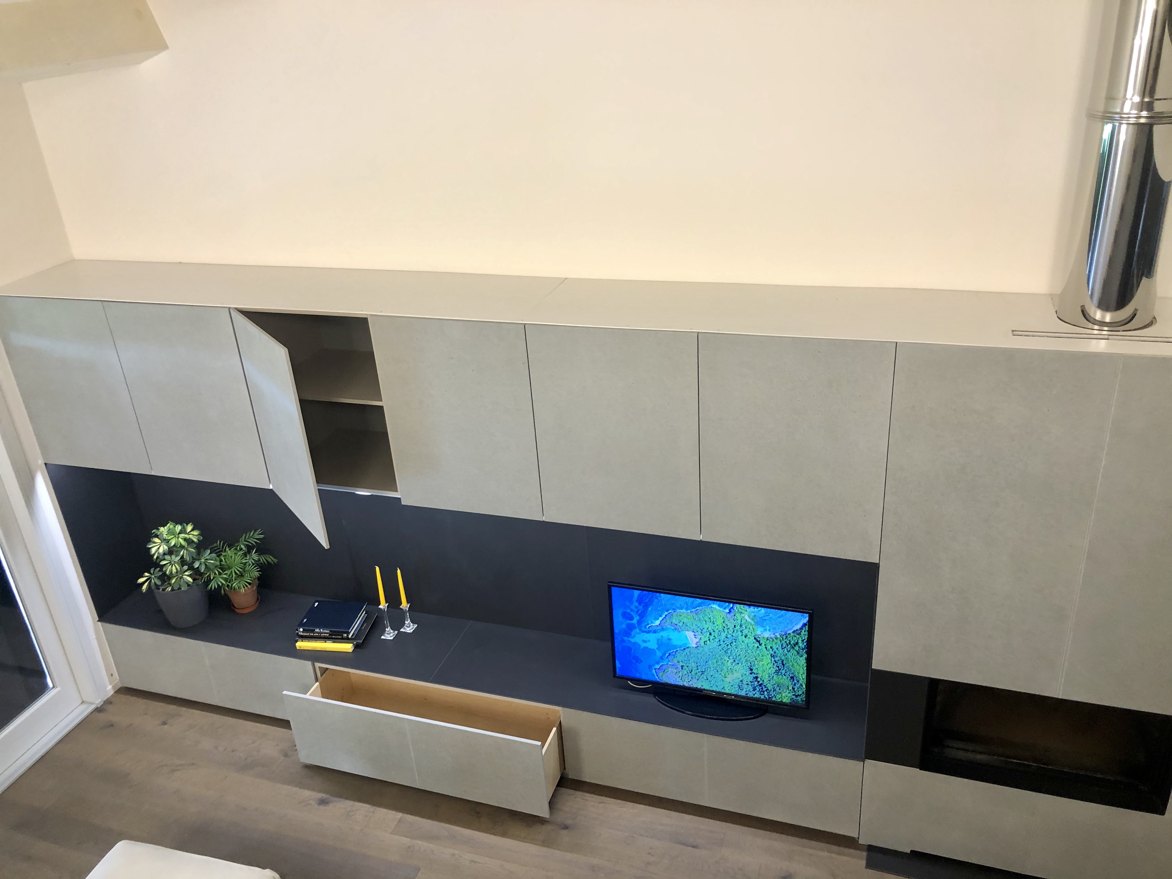 现代生活风格,配有装备墙、电视家具、收纳、集成壁炉-12