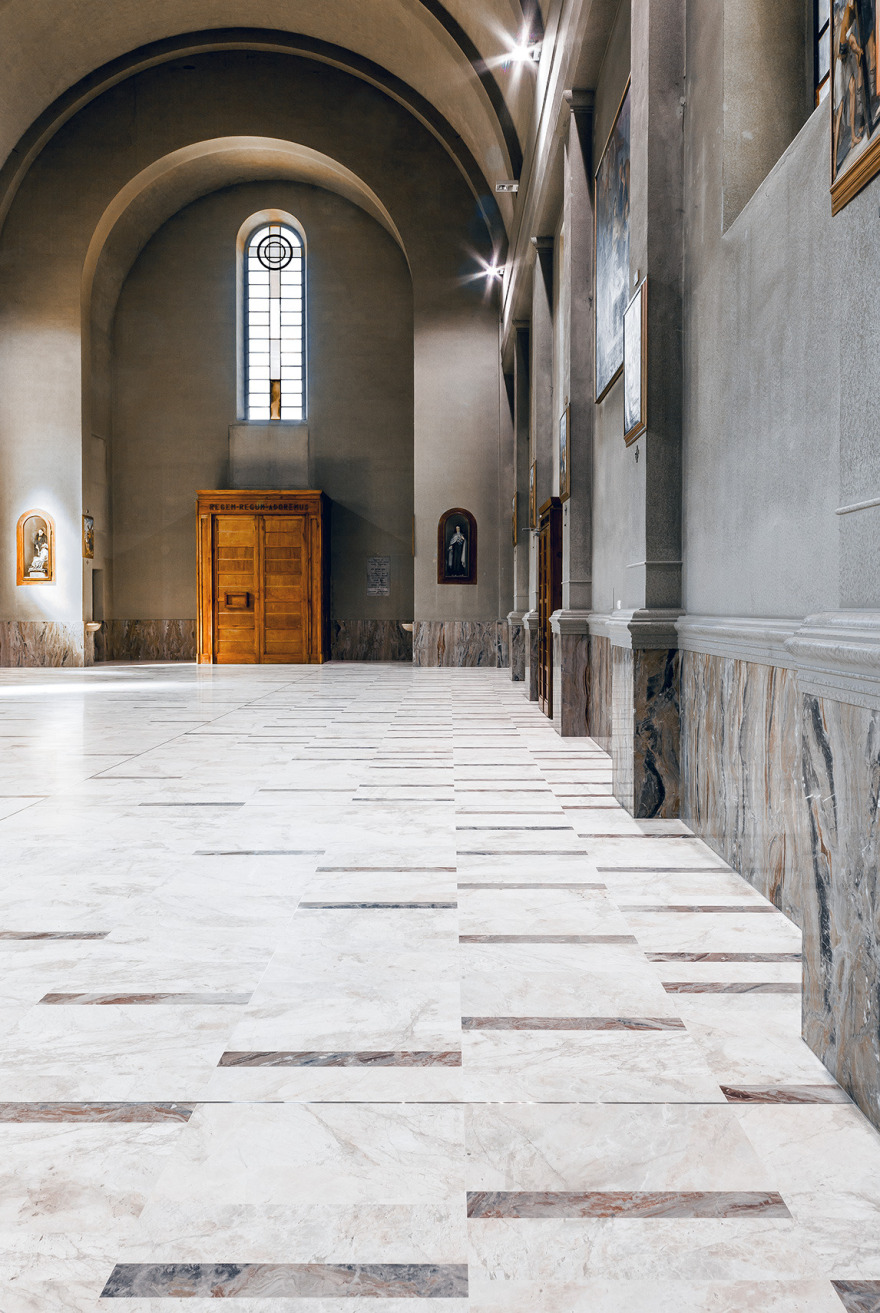 融合传统与创新的 Sedrina 教堂改造-3