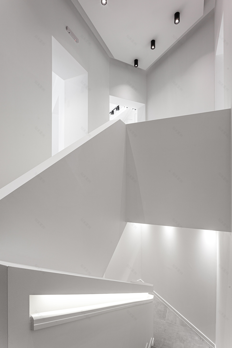 希腊 Serres 镇 Step 运动商店室内设计-7