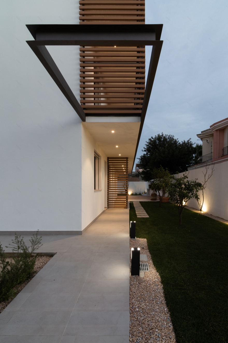 三层楼的灵活布局与光影调控-14