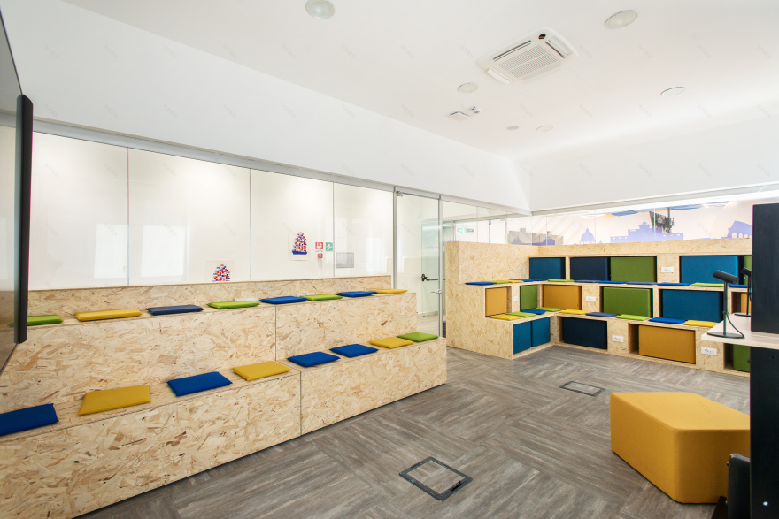 培训机构 / 灵活多变的空间魔法,Binario F 的数字技能培训中心-15