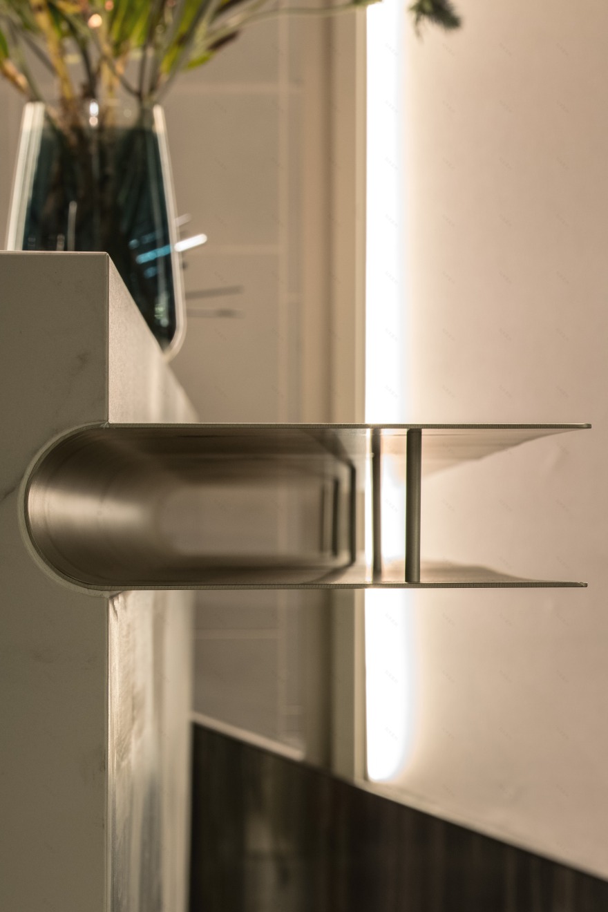 Milan 繁华中心的戏剧性餐厅-54