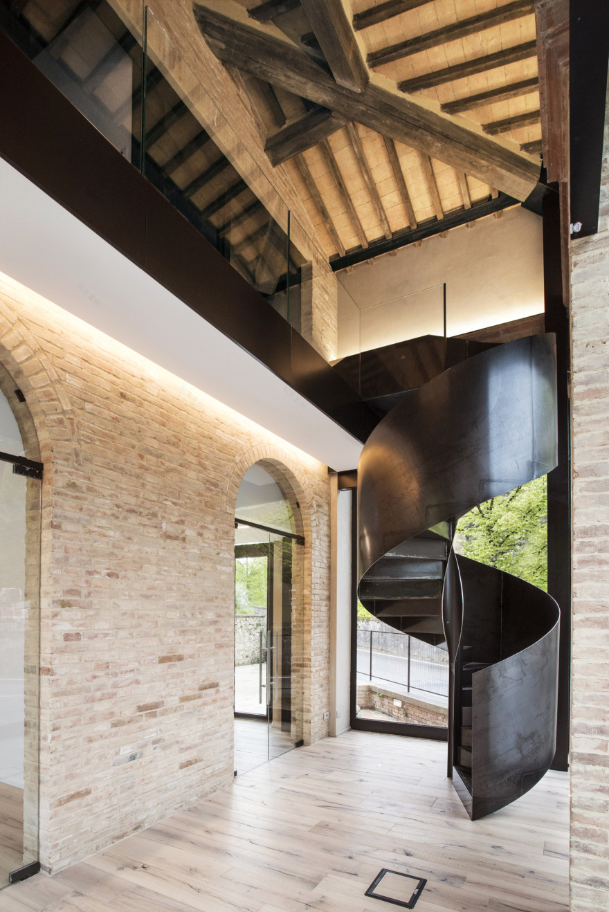 修复历史建筑,焕发新生的 Casotto del Dazio 别墅室内设计-3