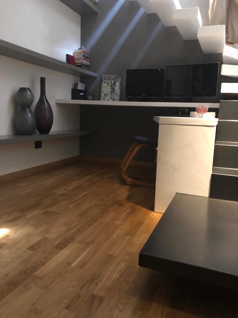 定制楼梯串联双层空间,木铁交融呈现和谐居室-2