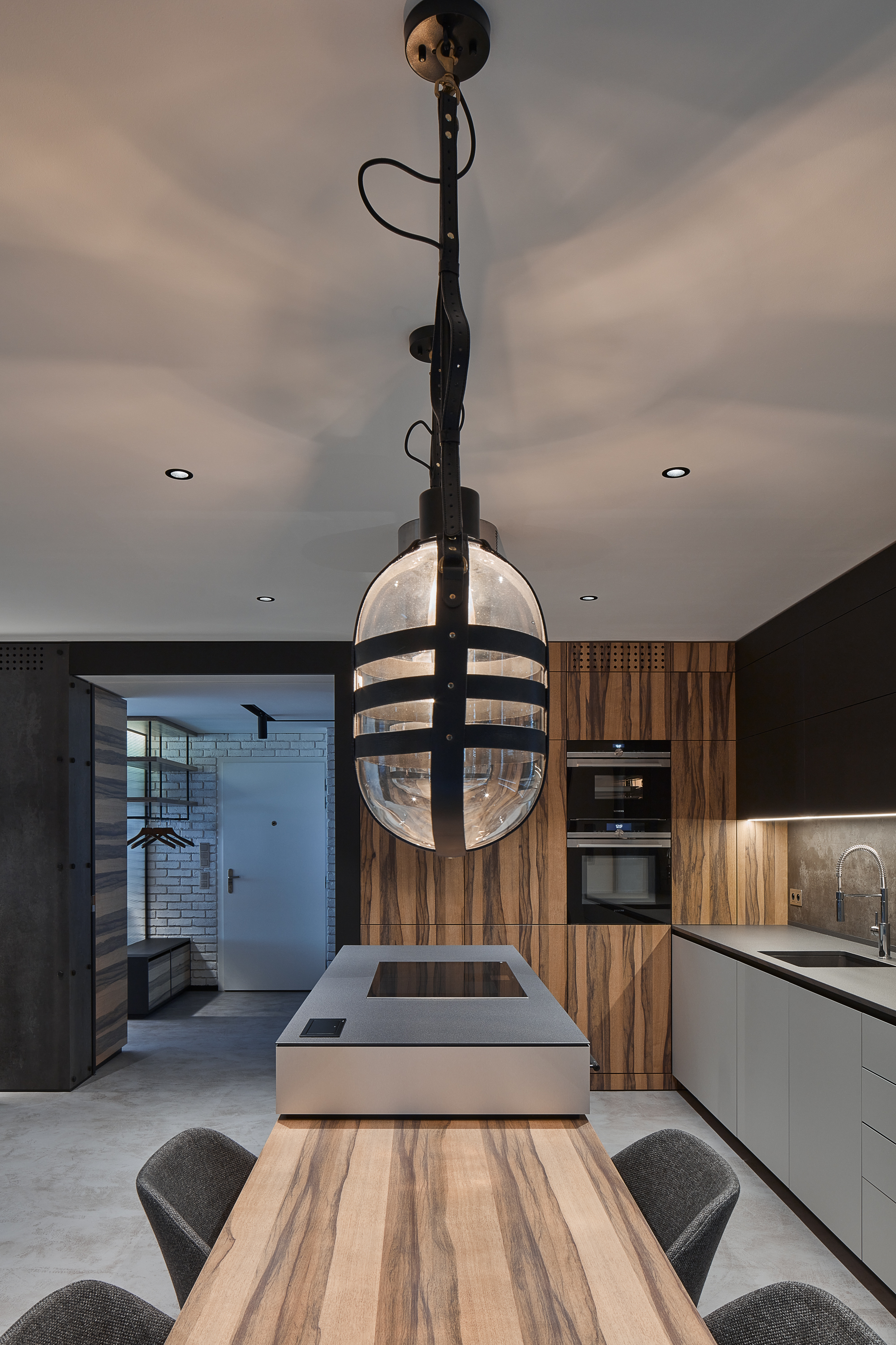 Techno Lover Apartment | 工业风公寓的炫酷演绎-4