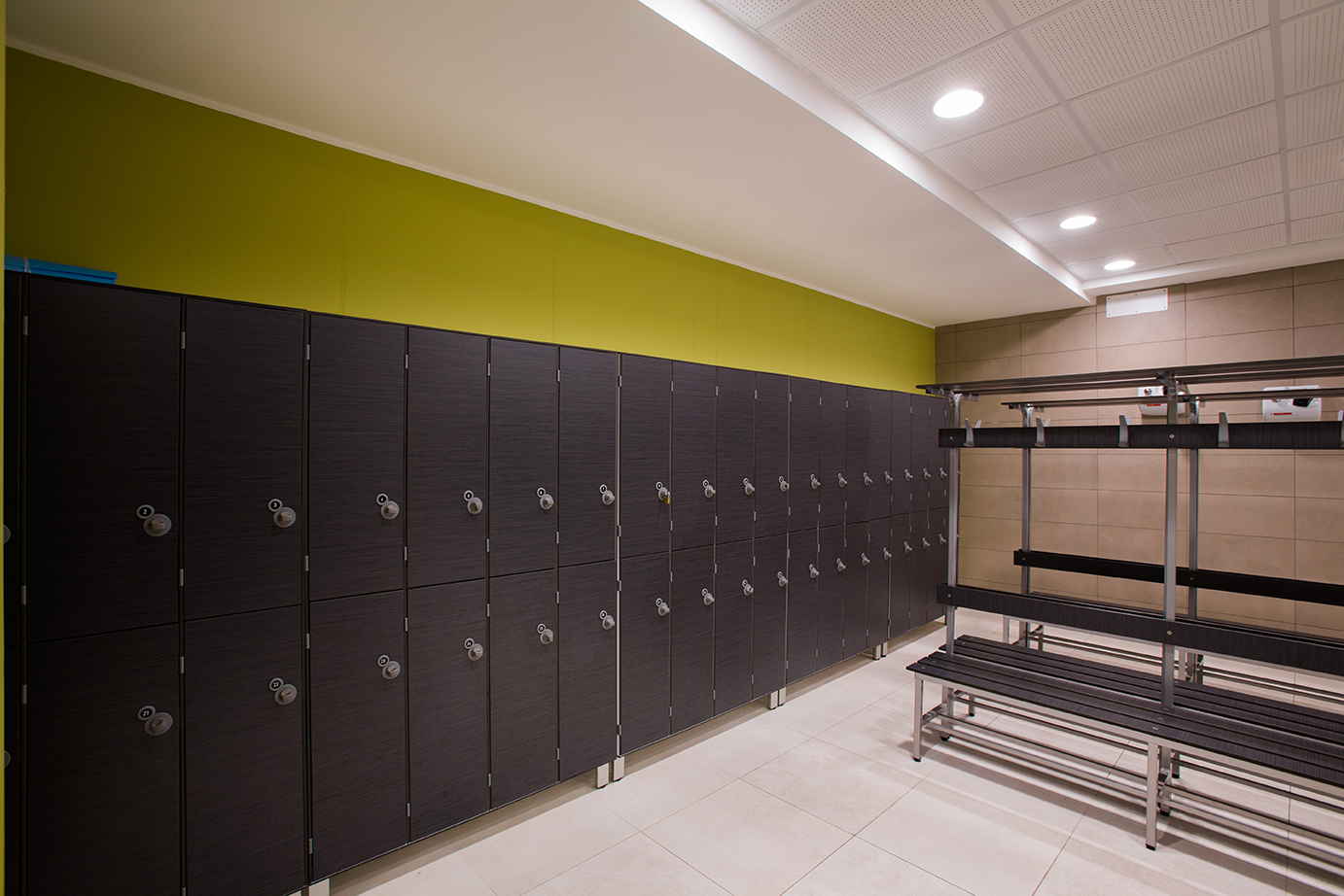 深度愉悦的 Y·40 泳池更衣室设计-0