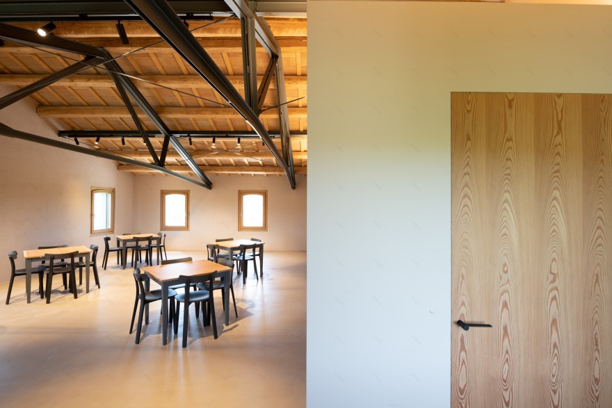 乡村酒庄的现代变身 | Casalfarneto 品酒室与销售点-10