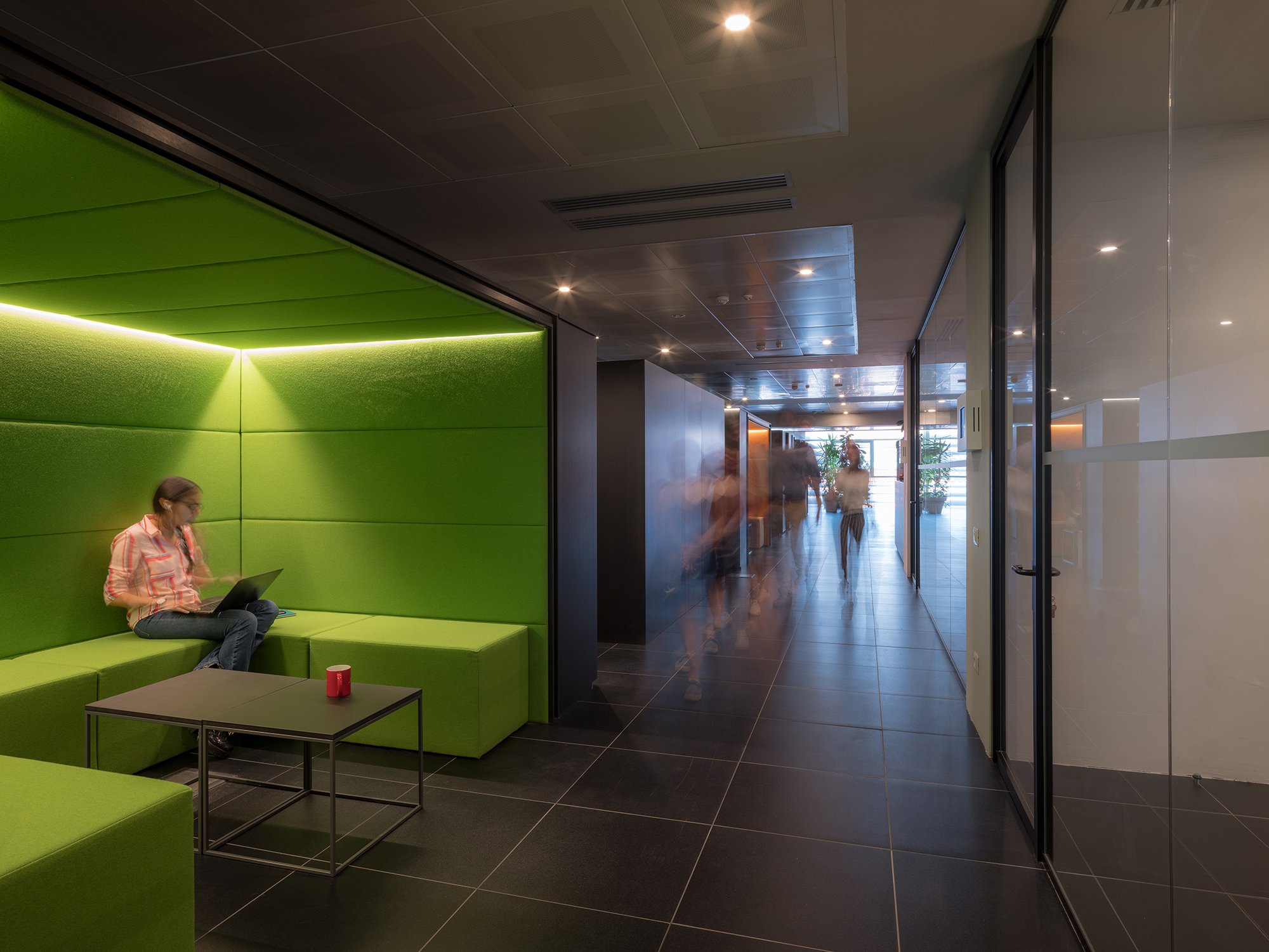 米兰 H-Farm 办公室——定制化 booth 打造温馨工作休闲空间-3