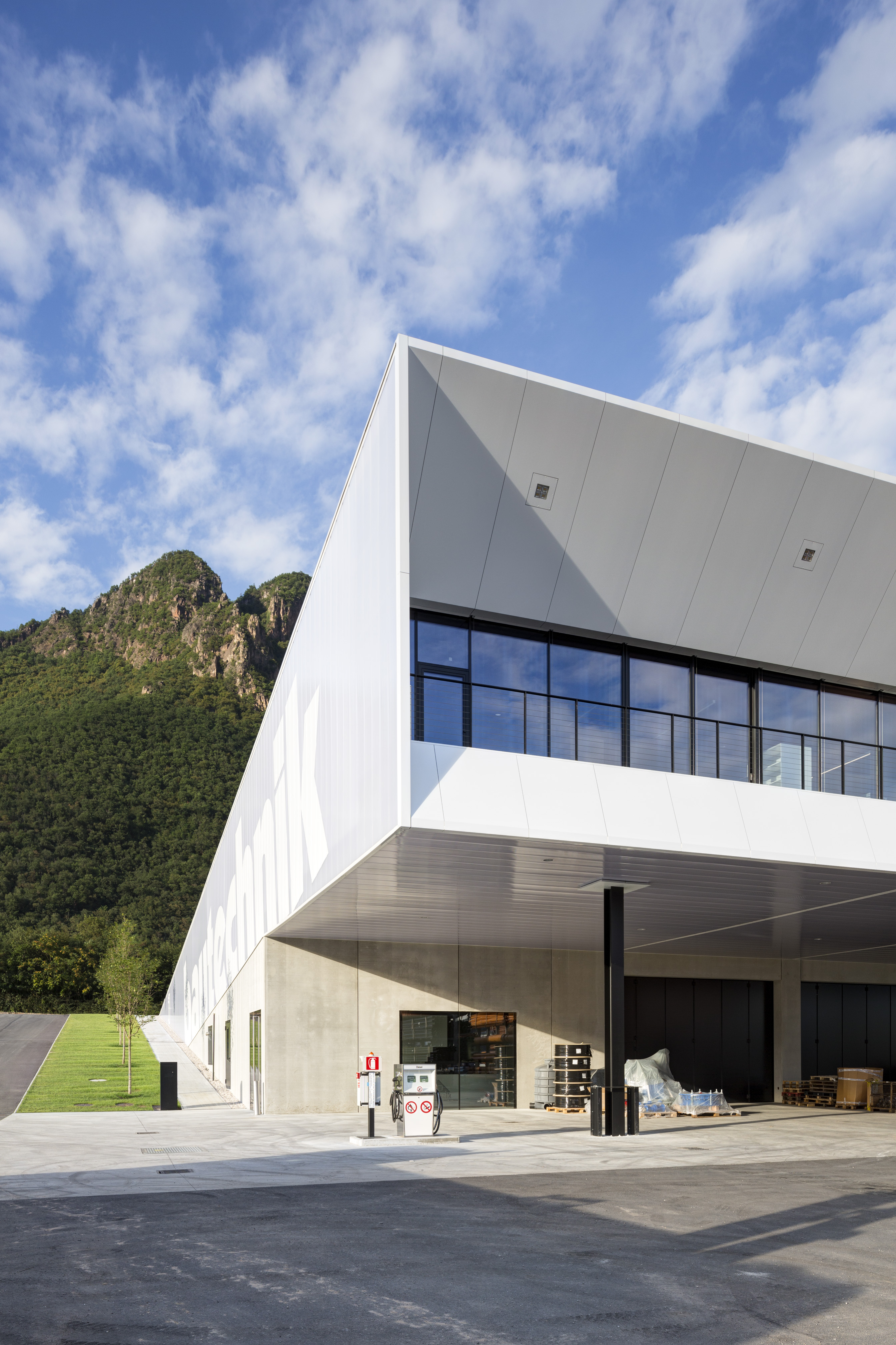 DEAR studio丨办公建筑丨BAUTECHNIK-1