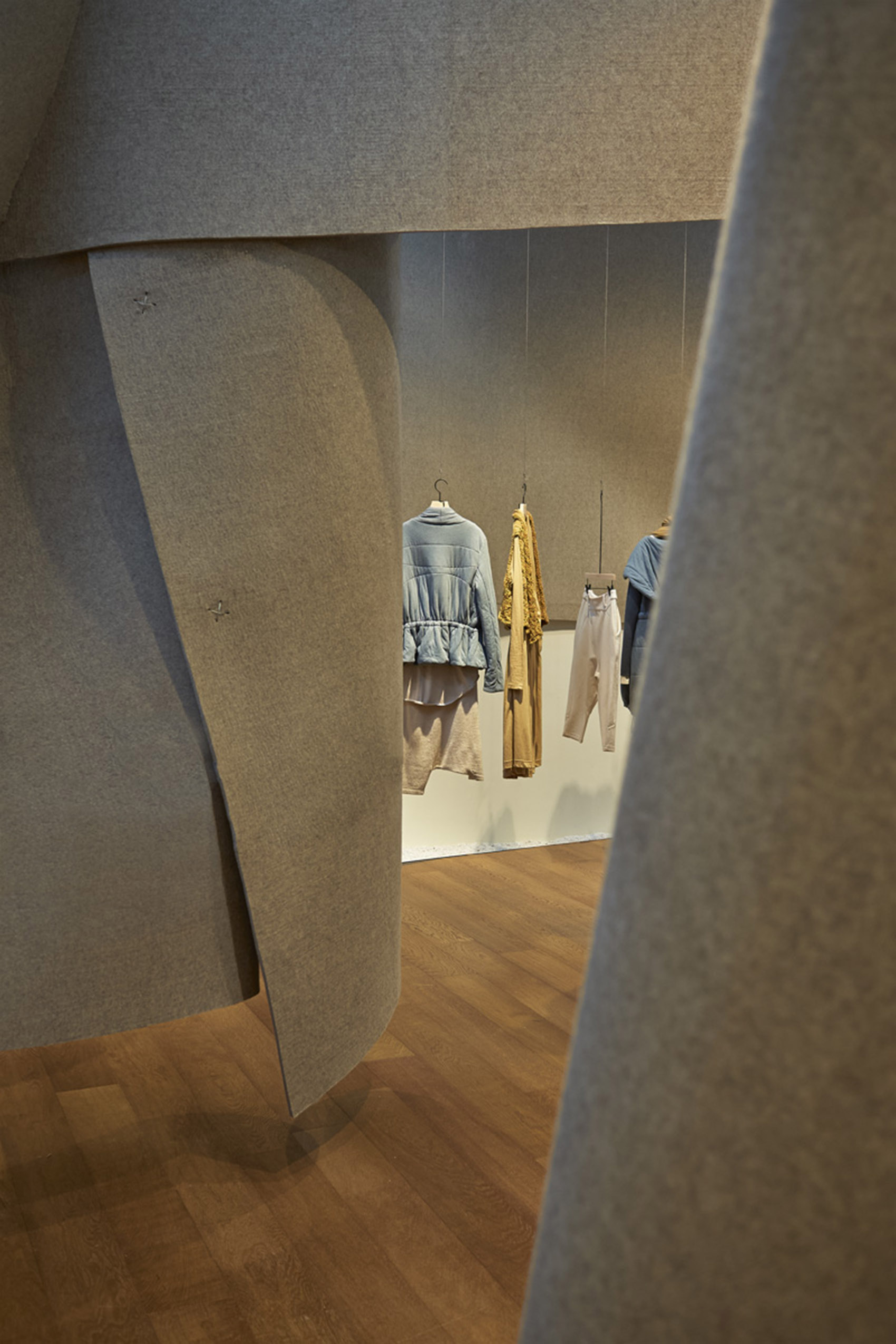 “悬浮毛毡”概念展厅，深圳/柔软的迷宫-18