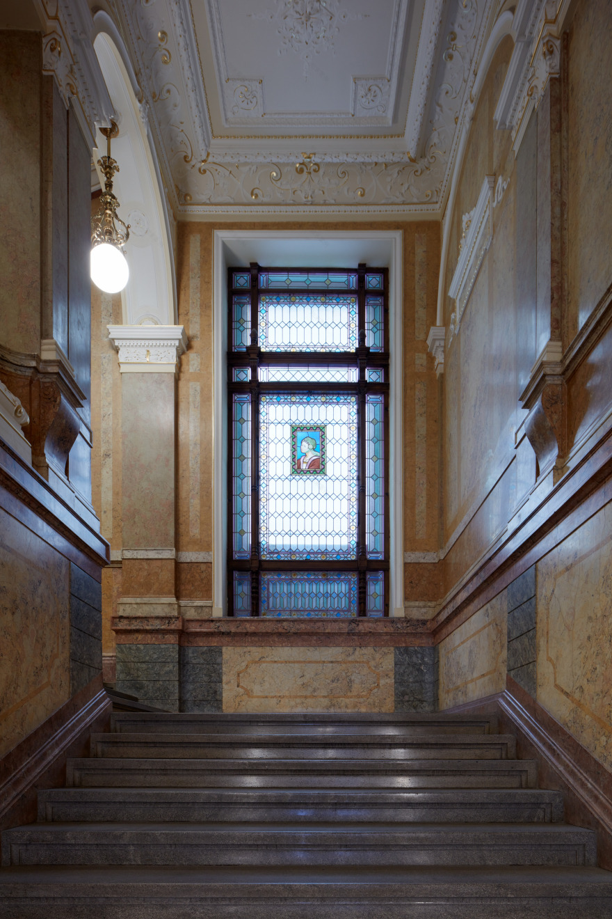 历史与未来交融的 AON 捷克总部室内设计-2