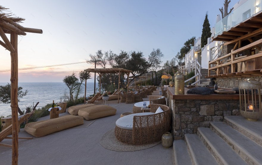 Mykonos 岛上的 Legacy Suites 酒店 - 室内设计亮点与自然环境完美融合-4