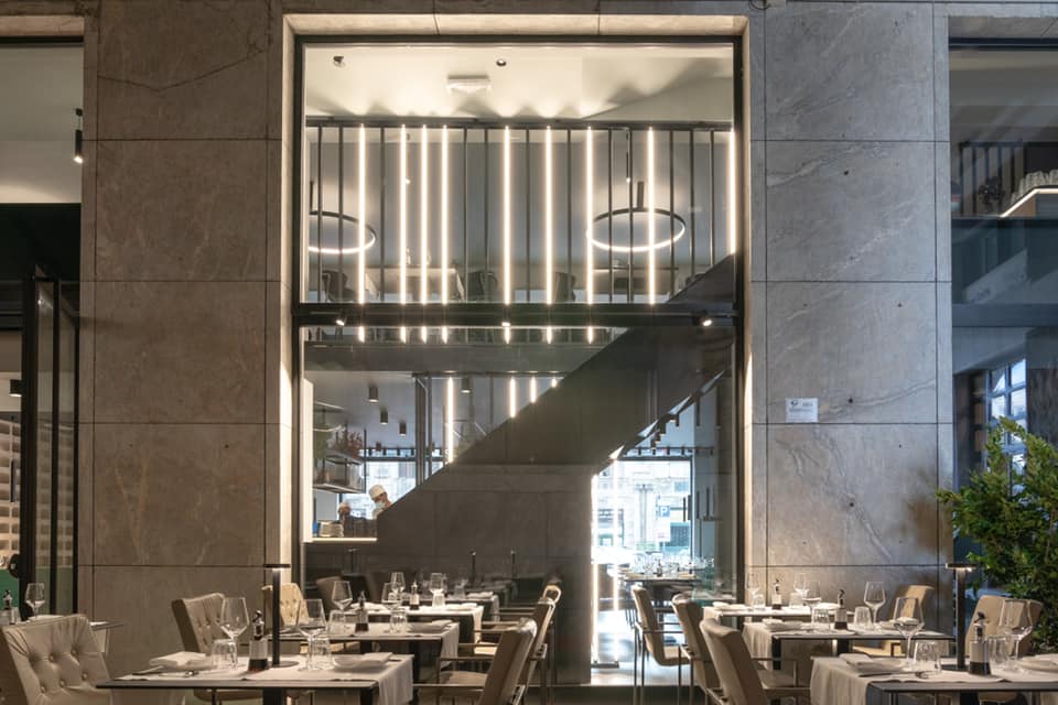 意式优雅融合日式料理,YAMA SUSHI RESTAURANT 打造精致餐饮空间-33