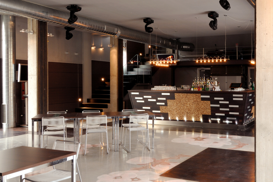 卢米诺西酒吧-3