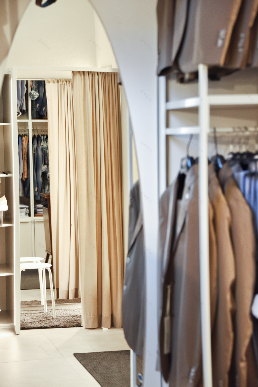 意大利珠宝店变男性时装店,极简设计打造悬浮空间-6