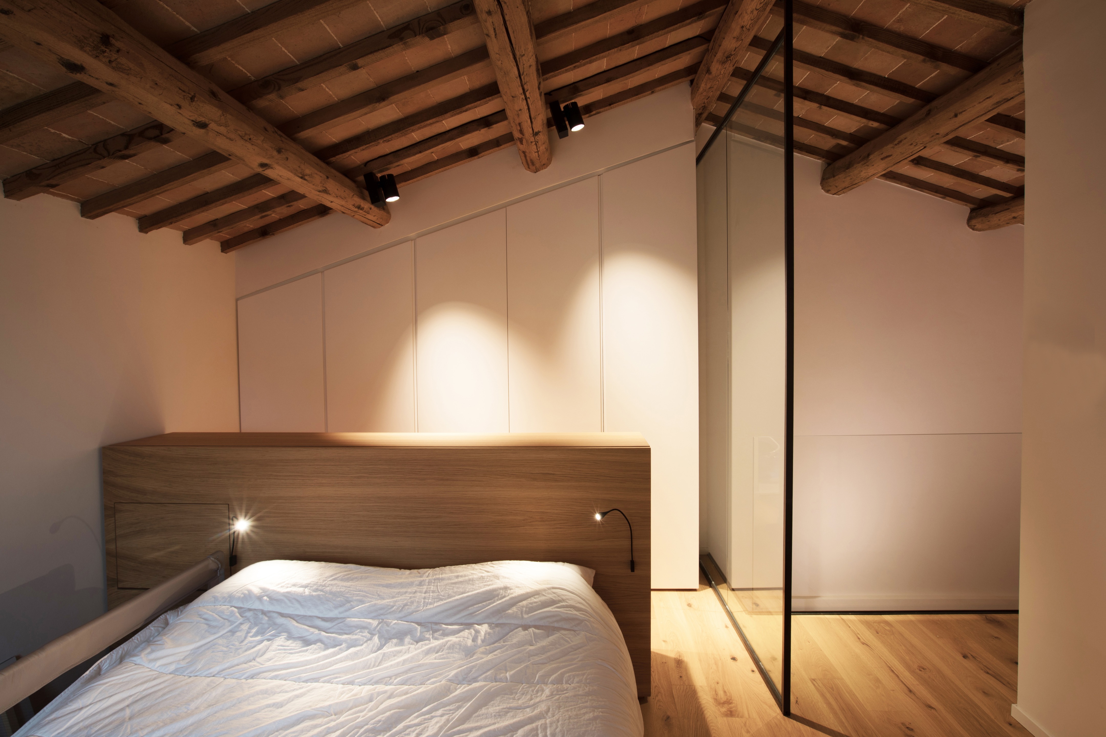 中世纪风格别墅,垂直空间成亮点-7