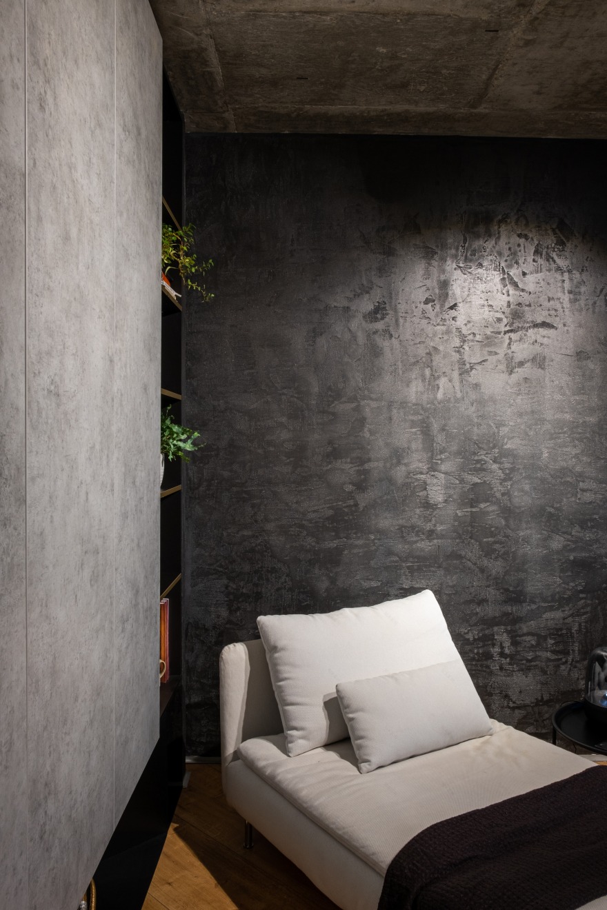 黑白极简公寓,融入自然的粗犷之美-7