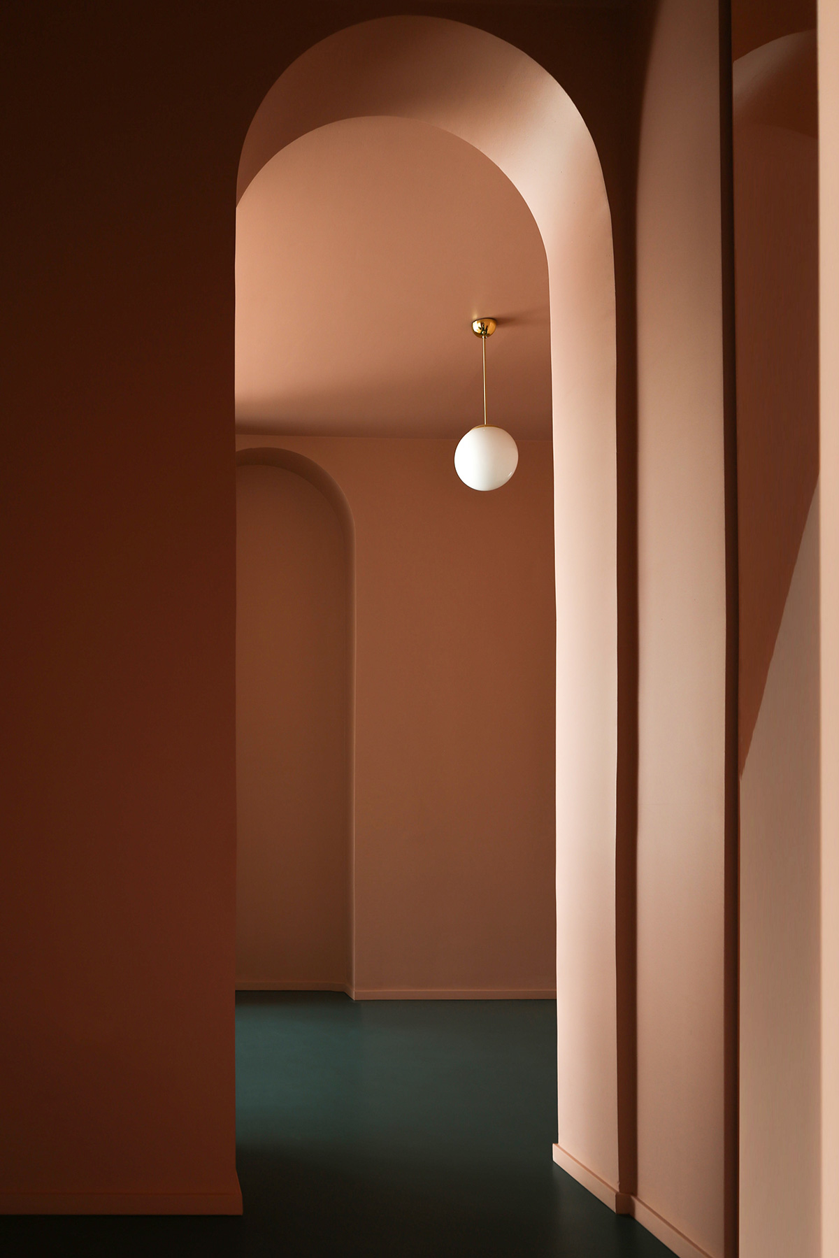 复古公寓翻新,色彩与家具打造个性空间-0