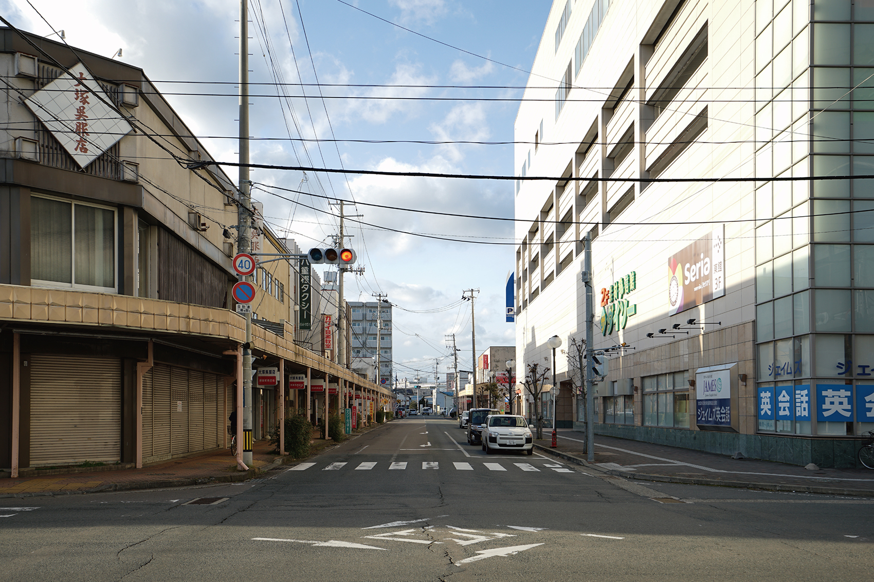 Kitakami儿童健康保障综合设施，日本/利用起伏天花与地面打造趣味空间-46