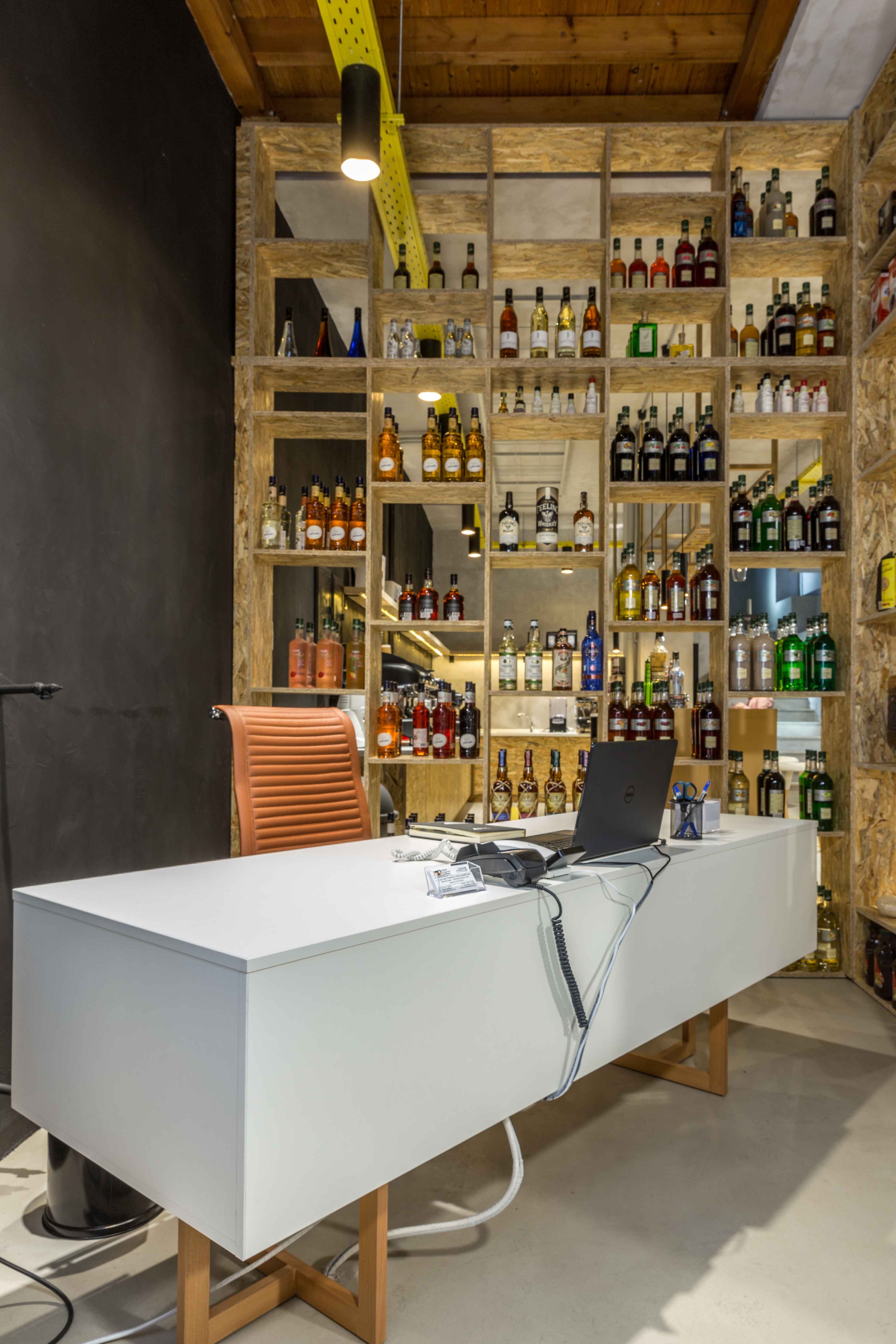 蒸馏器咖啡和鸡尾酒服务(阿波斯托洛斯·帕塔卡斯陈列室)-3