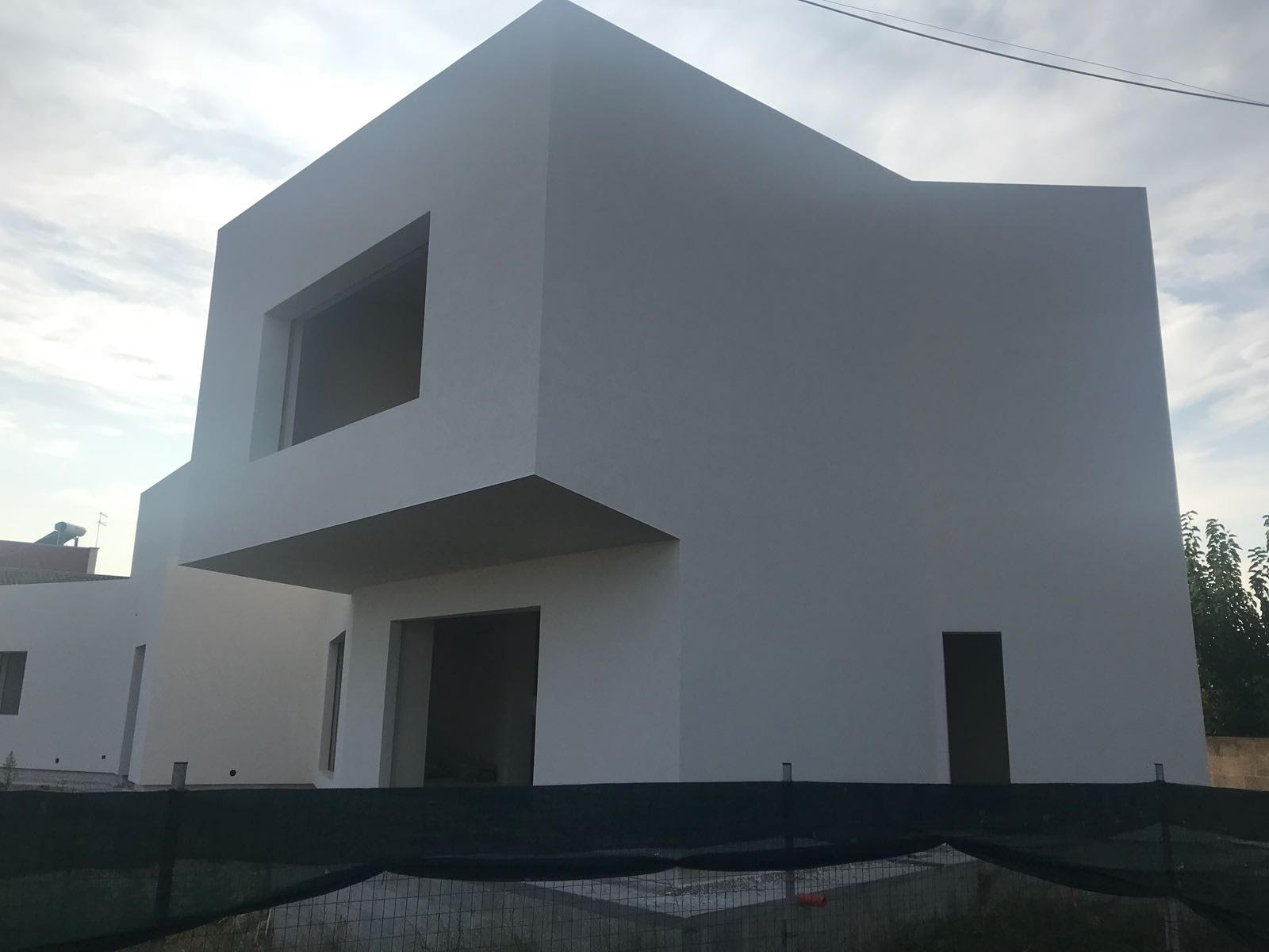 线性白建筑 | 家庭住宅的简约之美-1