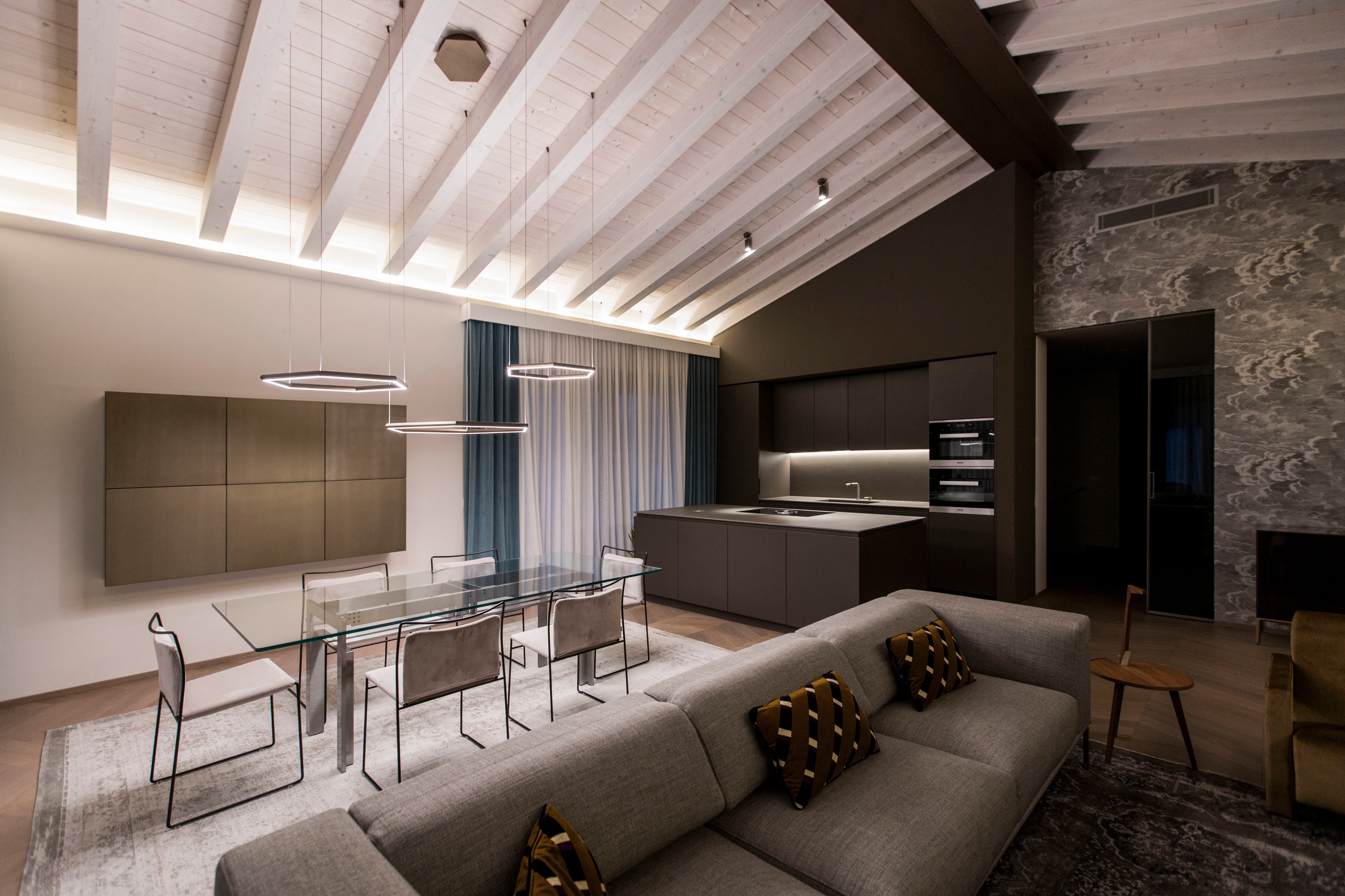 Attico White & Gray-0