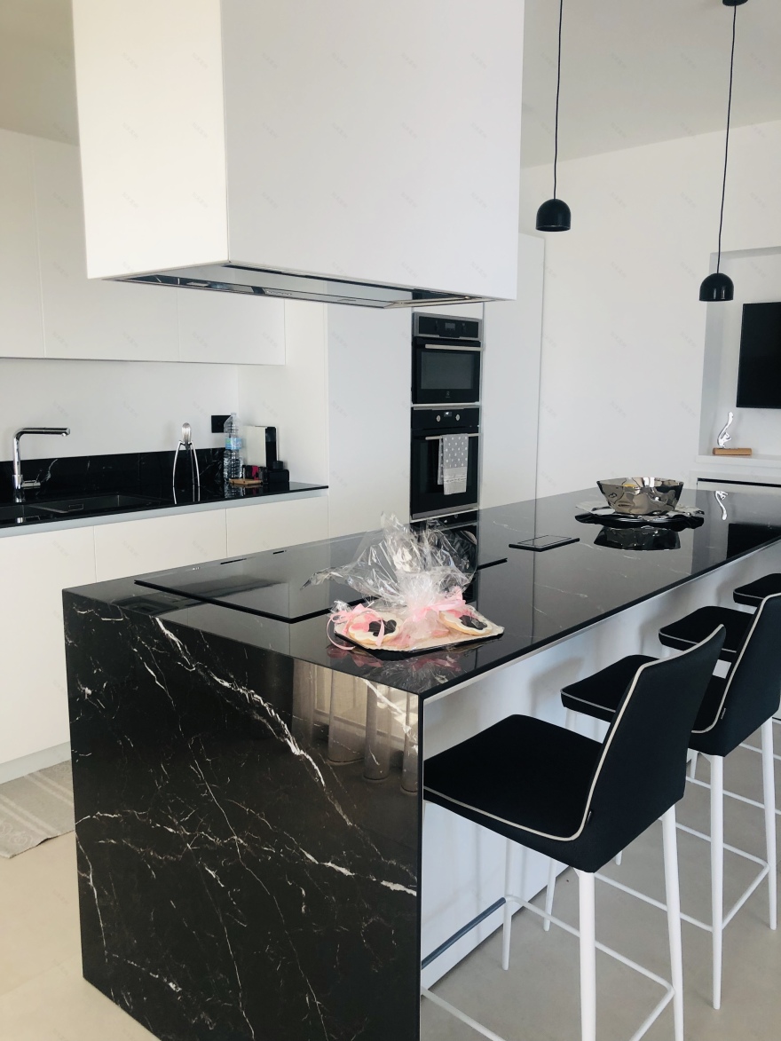 意大利海滨别墅的现代魅力-16