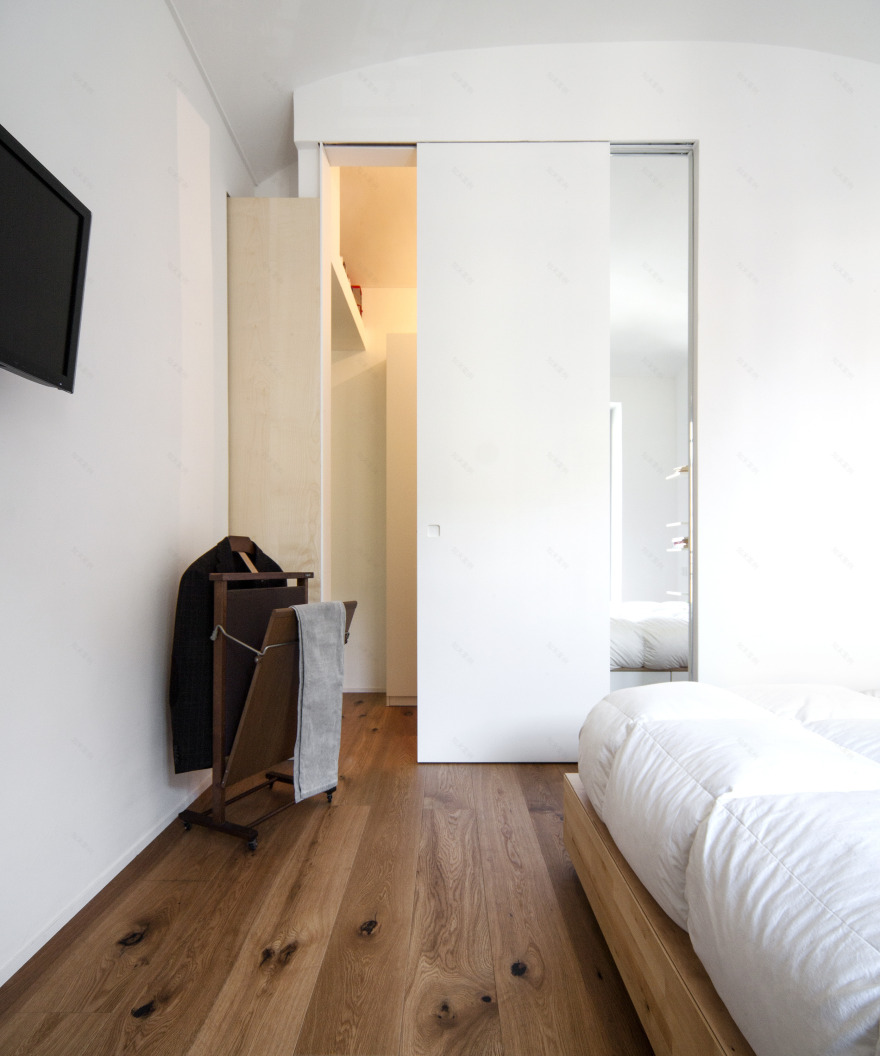 旧公寓翻新变身明亮绿意空间-10