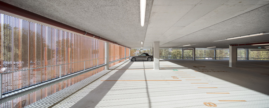 波浪金属立面,营造光影交织的立体停车场-11