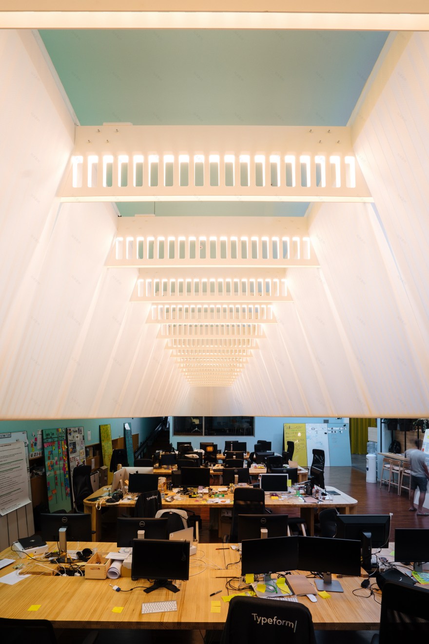 创意无限 Typeform 总部办公空间-8