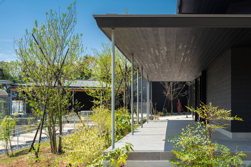 町田药师池公园“四季彩之森”游客中心,日本/运用村落般的建筑形式营造愉悦步行体验-37