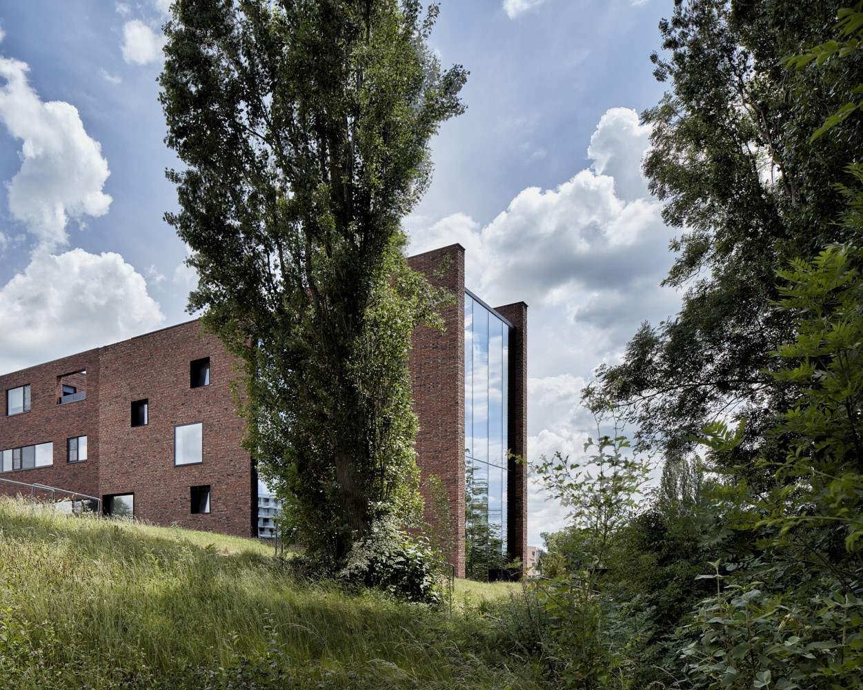 比利时 Tienen 的圆形砖房 | 40 厘米厚 15 米高的夯土墙-48