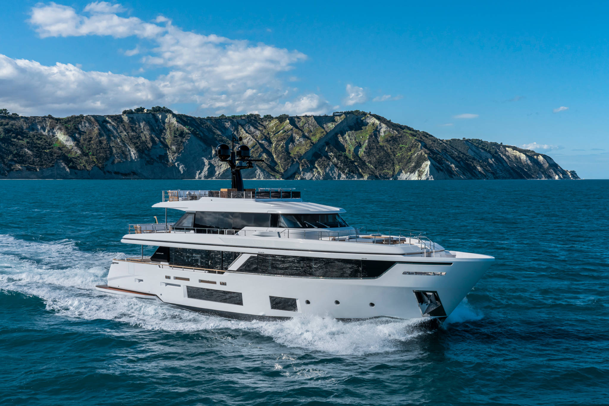 Custom Line Navetta 30 游艇室内设计-5