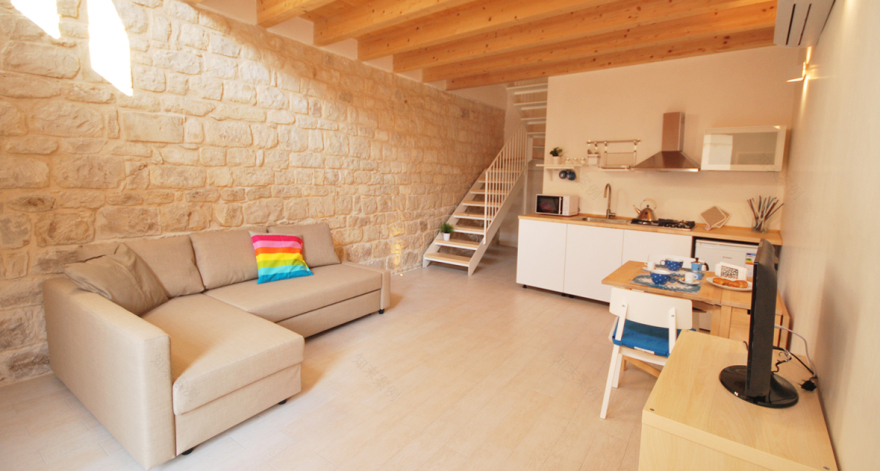 "900 年历史建筑蜕变,现代风格的三层独立公寓"-3