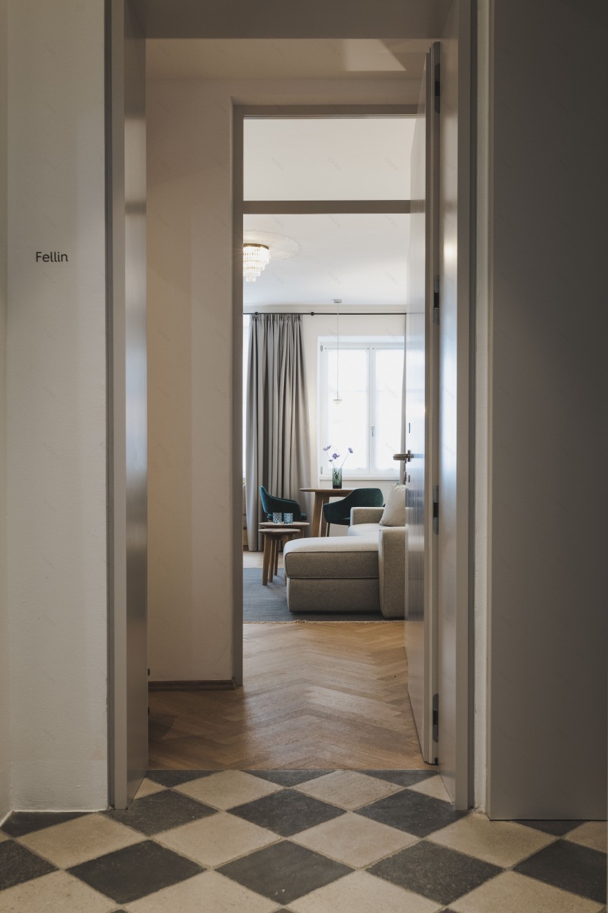 历史韵味与现代设计交融的度假公寓丨意大利-9