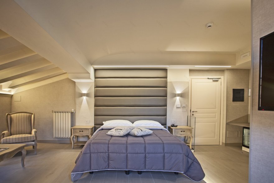 博洛尼亚城市中心,现代与古典交融的 Hotel Cavour 酒店设计-7