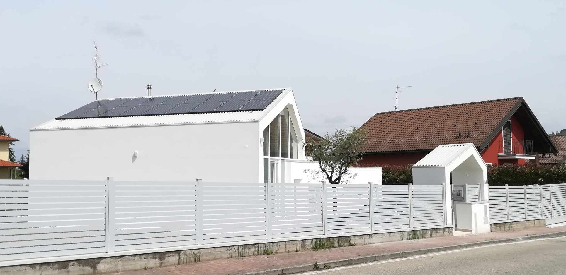 绿意盎然的光伏家园 · 意大利环保节能住宅-11