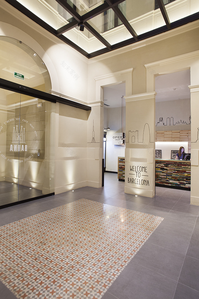 GCA 建筑师打造巴塞罗那 TOC 青年旅舍,工业风混搭地中海色彩-0