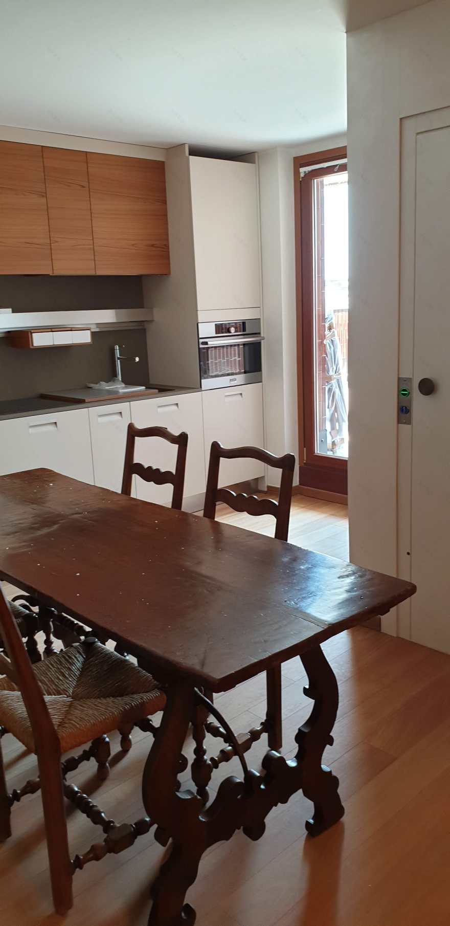 米兰双层公寓现代翻新,结构改造与复古元素完美融合-34