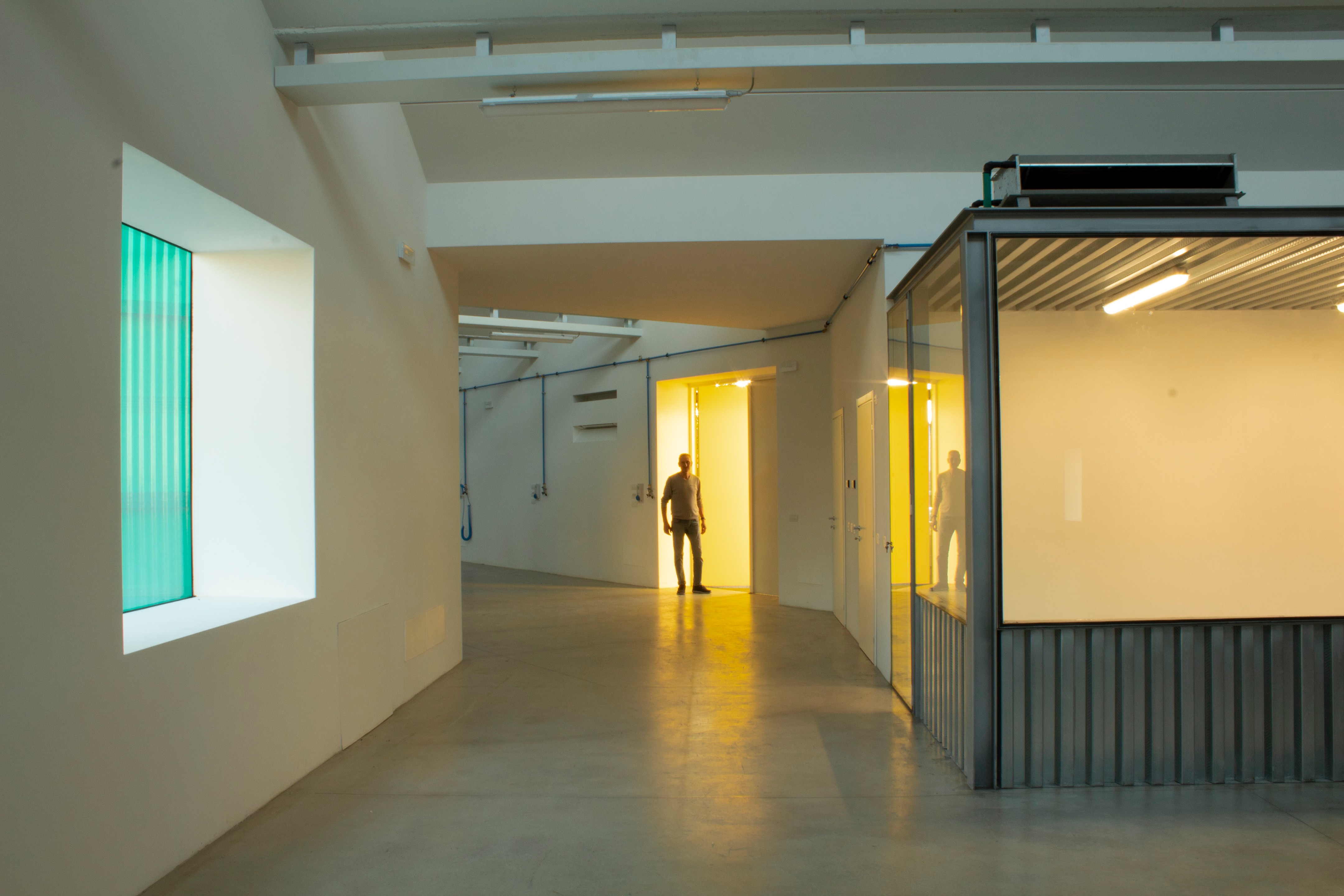 绿色纤维玻璃外墙,打造温馨包容的康复中心-32