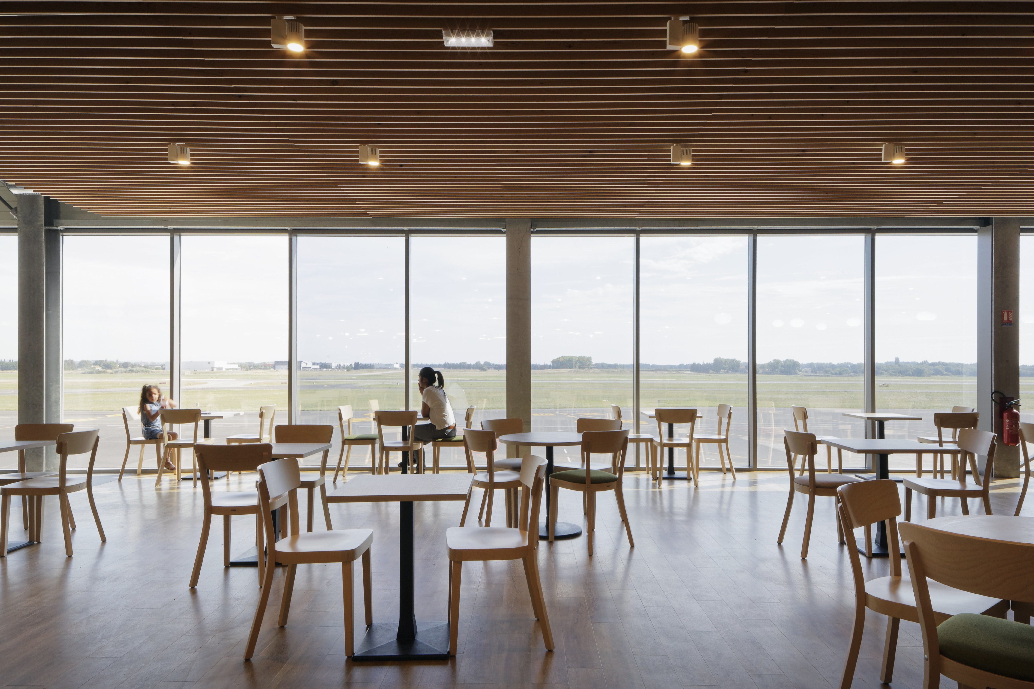 Montpellier 机场 Hall 2 现代扩建,简约大方-6