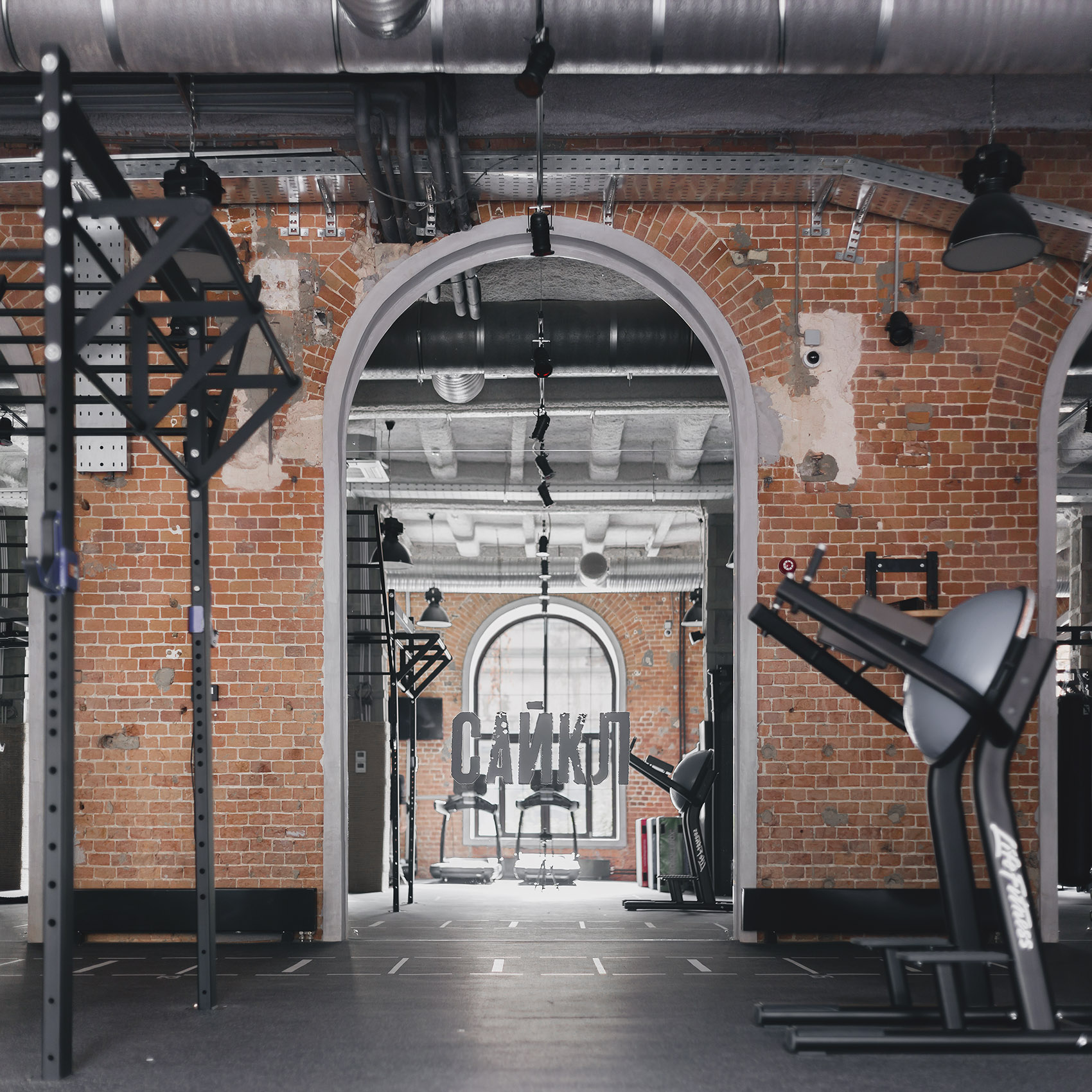 Sektsia健身房，莫斯科/纺织工厂变身充满现代感的健身俱乐部-2