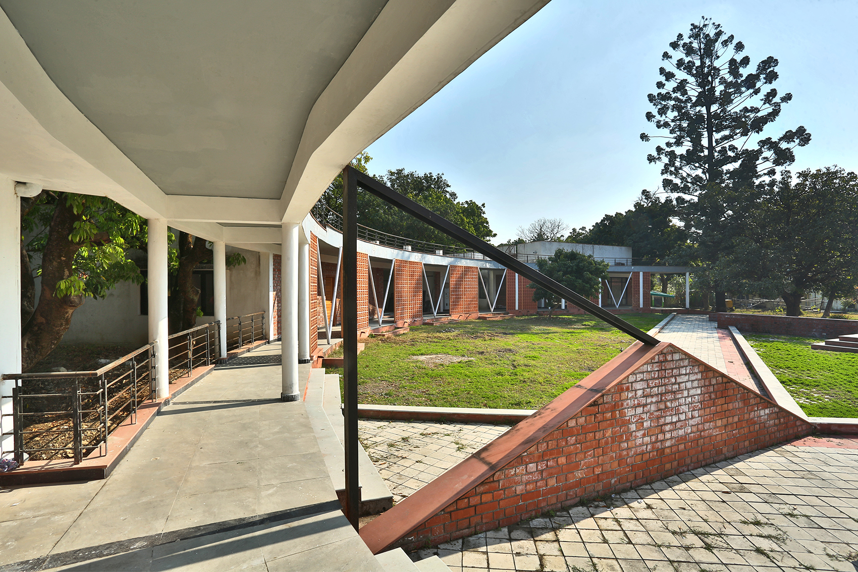 巢居旅馆 · 环形建筑与自然共生丨印度丨Myspace Architects-29