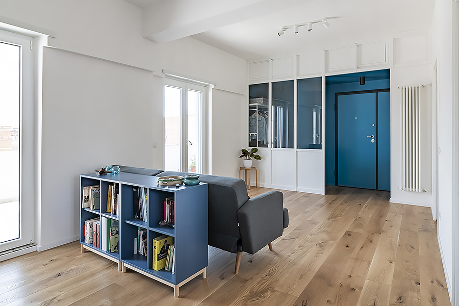 彩色木质漩涡，打造 50 平米别墅的极致空间利用-1