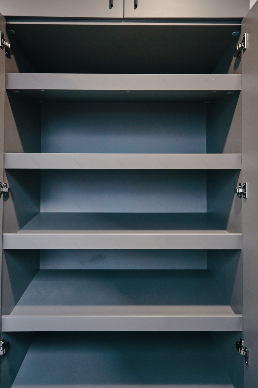 灰色 Raumplus 平开门衣柜 极简设计-4