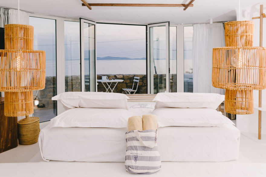 Mykonos 岛上的 Rocabella 艺术酒店 | 融入自然的现代设计-100