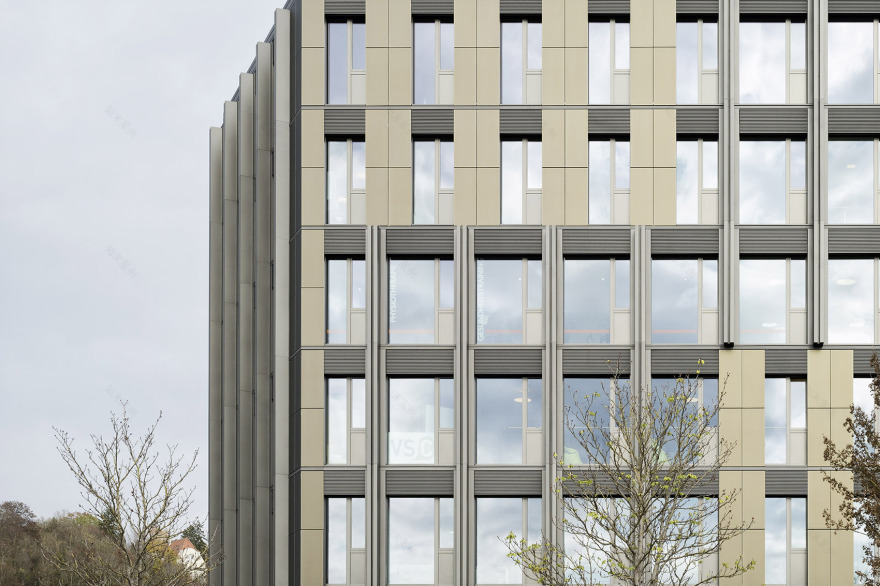 德国图宾根市生态友好木材混合结构商业大楼丨a+r Architekten-11