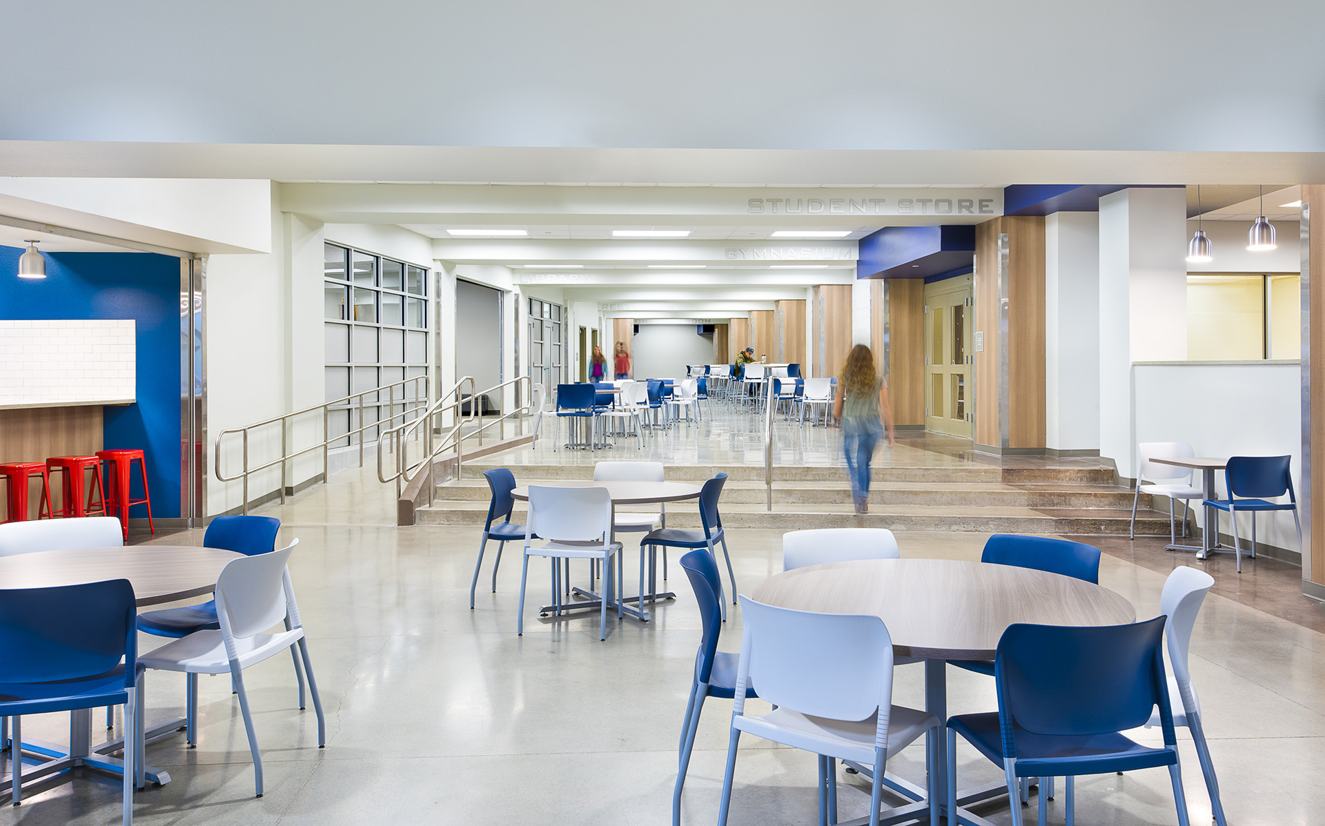 百年老校翻新重生，打造湖畔学习空间-5