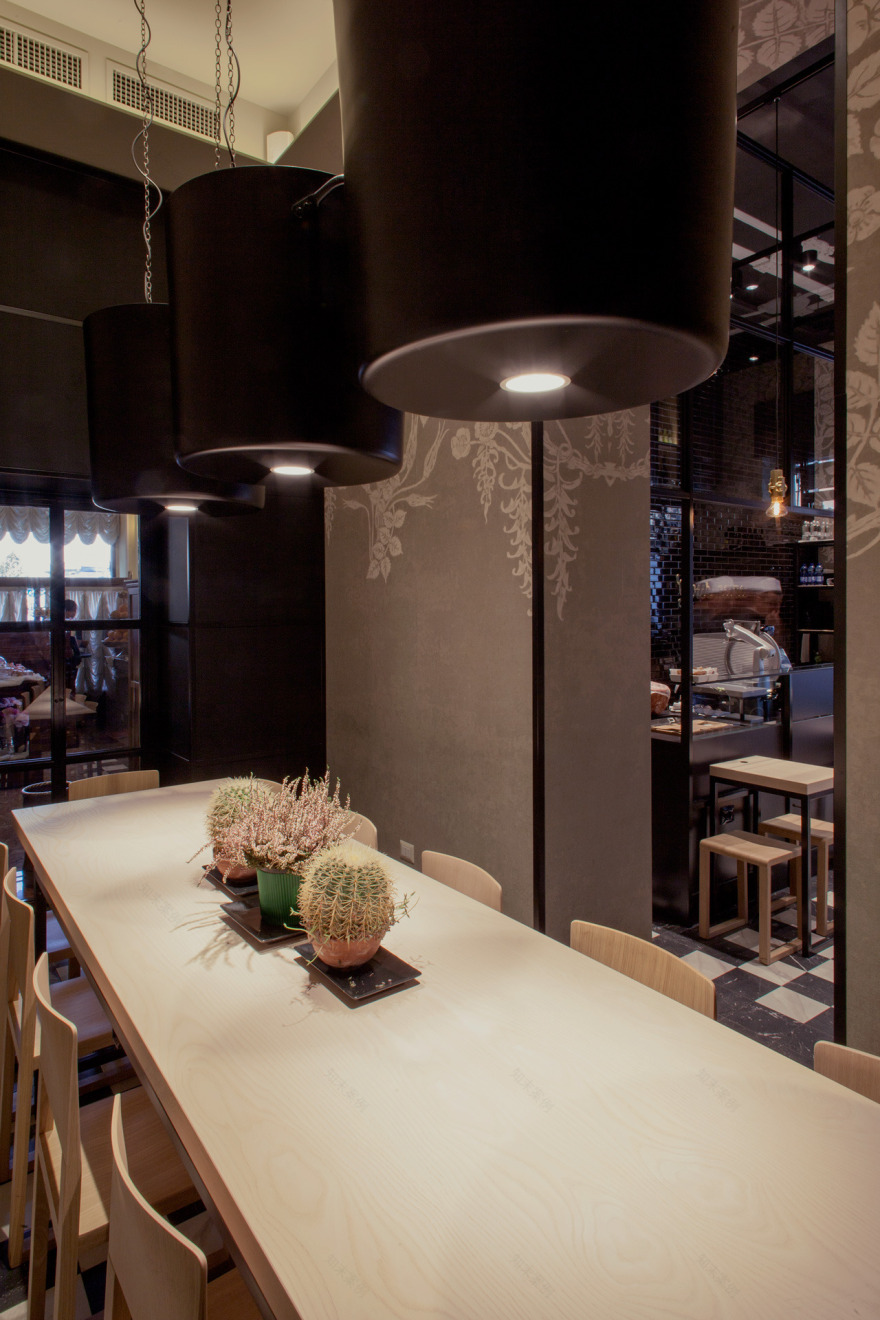 历史悠久的 Biffi 糕点店旁的精致快餐店-8