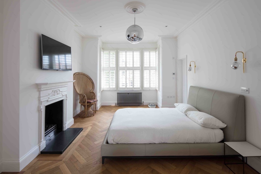 英伦风情别墅现代改造,历史与时尚的完美融合-6